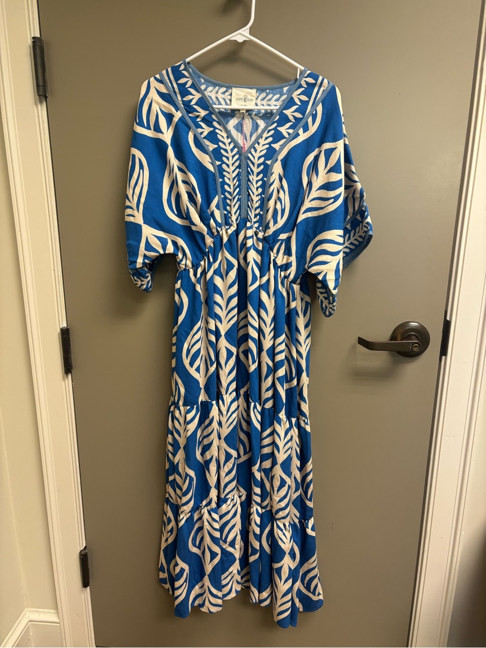 Umgee Blue & White Leaf-Print V-Neck Tiered Maxi Dress